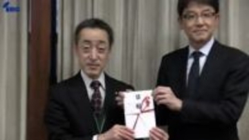 盛岡文士劇30回公演　集まった募金を沿岸被災地の文化活動支援に寄付