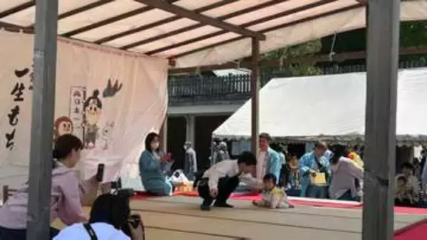 1歳児が一升およそ2キロの餅を背負い3メートル歩く　子どもの健やかな成長を願う行事「お宮の一生もち」行われる　盛岡市