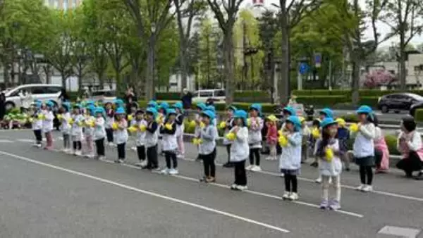 県庁に「こいのぼり」がやってきた！　園児が知事と一緒に掲揚　元気いっぱいのダンスを披露　岩手