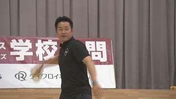 楽天アンバサダー銀次さん「見えないところでやるのが努力」　小学校で夢と努力の大切さを語る　フレンドリーなキャッチボール指導で児童は笑顔に　盛岡市