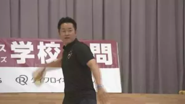 楽天アンバサダー銀次さん「見えないところでやるのが努力」　小学校で夢と努力の大切さを語る　フレンドリーなキャッチボール指導で児童は笑顔に　盛岡市