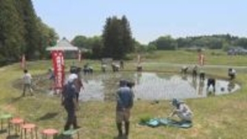円形の「地蔵田」で伝統の田植え　収穫したコメは奉納　千厩町奥玉地域で継承　岩手・一関市