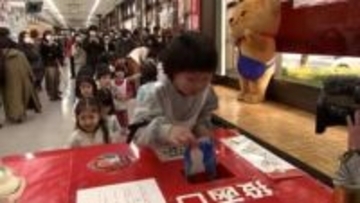 年賀状の受け付け始まる　園児らがセレモニーで郵便局内に明るい歌声響かせる　盛岡市