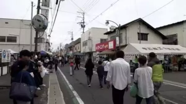 大粒のカキが入った魚介汁に長い列　雫石町よしゃれ通りで元祖軽トラ市　岩手