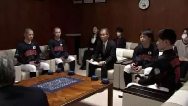 27日からの日台会長盃国際野球大会に出場する中学生4人が盛岡市長を表敬　活躍を誓う　盛岡市