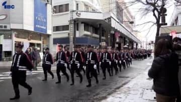 市民の安全安心支える決意新た　消防出初式に消防団員ら540人　商店街で恒例の行進も　盛岡市