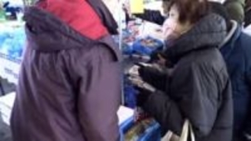 1尾12キロの大物から鱈鍋セットまで　名物「至極の鱈汁」に長い列　宮古真鱈まつり