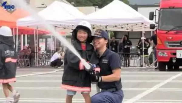 目の前で防災ヘリが人命救助のデモ　消防・防災フェスタ開催　岩手・陸前高田市
