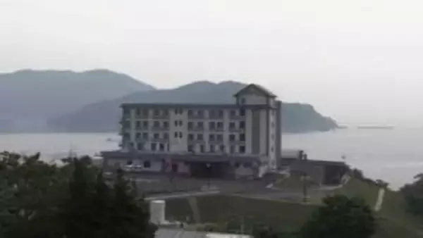 温泉宿・ホテル総選挙「絶景部門」で5年連続1位に輝いた大船渡温泉が達増拓也岩手県知事に受賞を報告　盛岡市