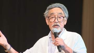 伊奈かっぺいさんのユニークな言葉遊びに会場から大きな笑い　盛岡ゆうゆう大学公開講座開かれる　岩手