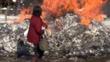 正月飾りやお守りなどを燃やし、無病息災や家内安全などを祈る行事「どんと祭」　盛岡八幡宮で行われる　岩手