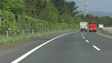 東北自動車道下り線でバイク転倒　運転していた60代男性が死亡　盛岡市