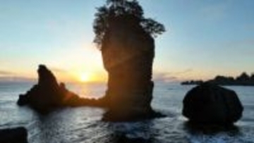 【岩手空中散歩】自然が生み出した芸術品　東日本大震災の津波にも耐えた田老地区の三王岩　岩手・宮古市