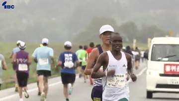大会日本人記録を更新してフィニッシュ　ケニア勢と最後までデッドヒートの結果は　一関国際ハーフマラソン