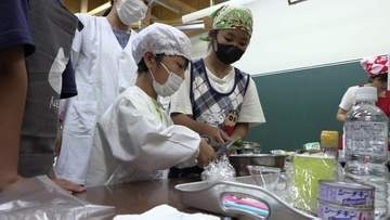 「災害時に役立つご飯の作り方が分かりました」　調理器具なしの調理法を児童ら学ぶ　岩手・釜石市