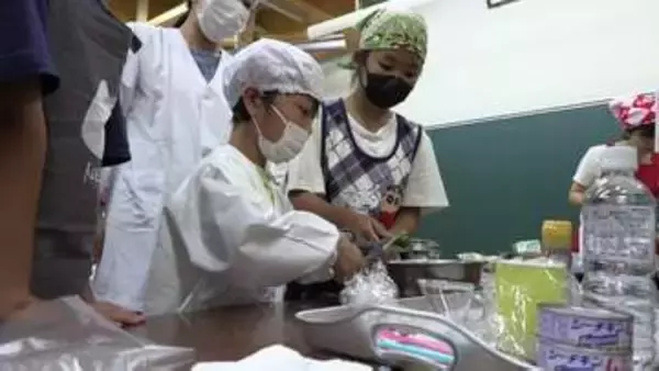 「災害時に役立つご飯の作り方が分かりました」　調理器具なしの調理法を児童ら学ぶ　岩手・釜石市