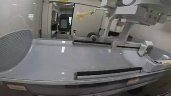 最新鋭の胃がん健診車が岩手に導入　階段の段差を軽減、手すりつけて高齢者に配慮　効率的な検査実現へ