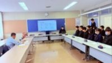 市内の高校で盛岡市長と高校生が座談会　地域振興や防災などをテーマに意見交換　岩手