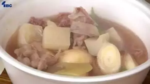 東北絆まつり最終日　グルメコーナーは肌寒さに山形名物芋煮に長い列