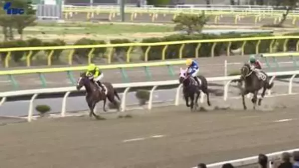 「人と馬の熱きドラマ始まる　今シーズンの岩手競馬が開幕　水沢競馬場にファン詰めかける　岩手・奥州市」の画像