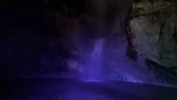 住田町の鍾乳洞でバレンタインイベント　洞窟内の滝に願いを込める