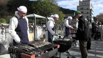 サンマ500匹が無料でおふるまい「釜石まんぷくフェス」始まる　岩手