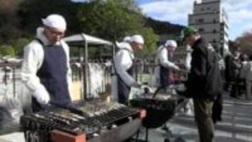 サンマ500匹が無料でおふるまい「釜石まんぷくフェス」始まる　岩手