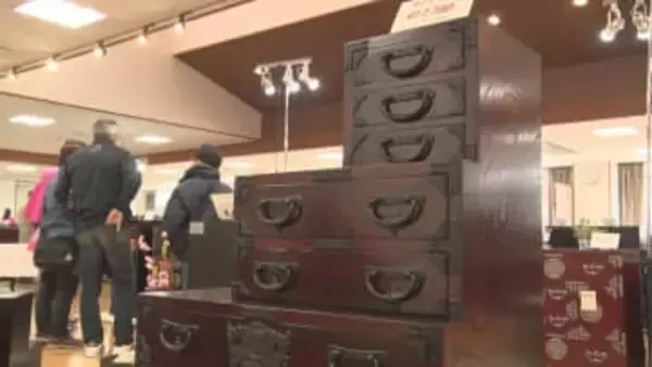 伝統工芸品が勢ぞろい　岩谷堂箪笥まつり　岩手・奥州市