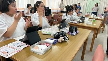 高等支援学校の生徒が美容のプロからスキンケアやヘアメイクを学ぶ「身だしなみセミナー」行われる　盛岡市