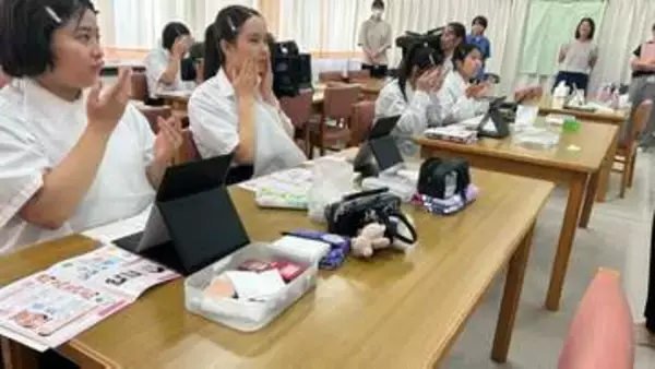 高等支援学校の生徒が美容のプロからスキンケアやヘアメイクを学ぶ「身だしなみセミナー」行われる　盛岡市