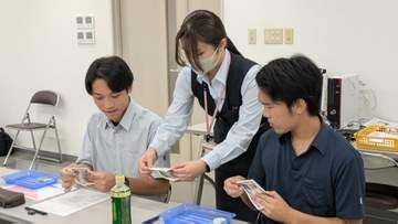 「学校では味わえない面白さ」　高校生が盛岡信用金庫でインターン体験　お札の数え方も実践　岩手