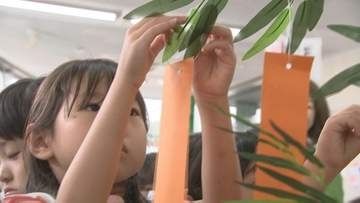 「お菓子の国に行けますように」　郵便局で園児が願い事を書いた短冊を飾りつけ　盛岡市