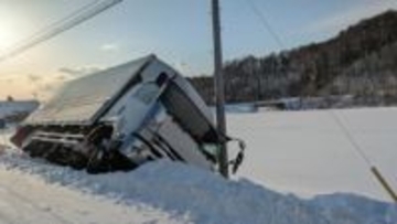 国道で数十台の車両が立往生　スタックや事故が相次ぐ　岩手・八幡平市