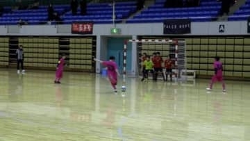 11歳以下の16チームが白熱した戦い　34回数えるフットサル大会　個人技を評価するキックのスピード測定やドリブルなど5種目も　盛岡市