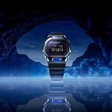 G-SHOCK MR-G、大粒ブルーサファイアをセットした限定モデル