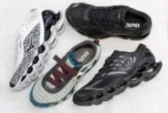 ソールが目を惹くミズノ「WAVE PROPHECY」　ゴアテックスやストラップも