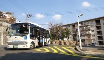 神戸市内バス、クレカ乗車で敬老割引　マイナカード連携で