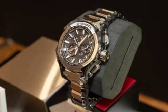 G-SHOCK MT-G、新型にメタル+カーボンのブレスレット版