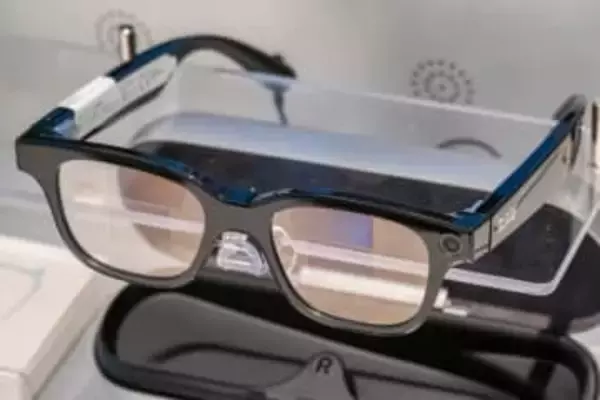 Rokid、視界に多言語翻訳・見たままを撮影できる「スマートAIグラス」