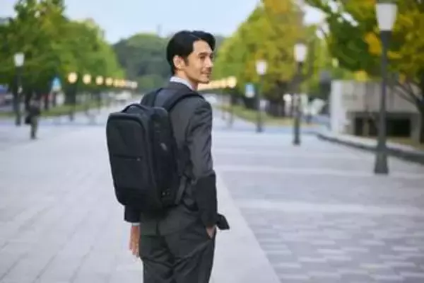 ミズノ、スポーツで培った負担軽減技術をビジネスバッグに
