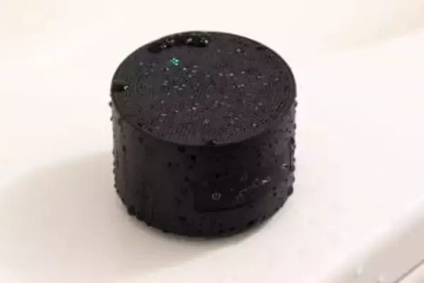 【いつモノコト】壁に貼れるのが便利!　CIOの風呂専用スピーカー