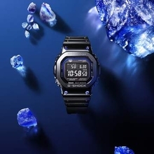 G-SHOCK、ブルーサファイアがアクセントのオールブラックモデル