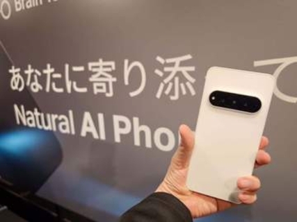 【西田宗千佳のイマトミライ】ソフトバンク「Natural AI Phone」  実機から見る可能性と“強すぎる”競合