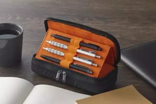 プラス、筆記具を愛でるためのペンケース