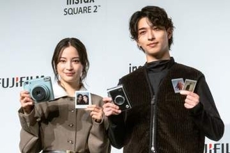 初のタッチパネル搭載チェキ「instax mini Evo 2」　富士フイルム
