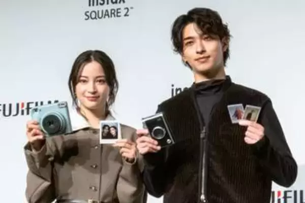 初のタッチパネル搭載チェキ「instax mini Evo 2」　富士フイルム