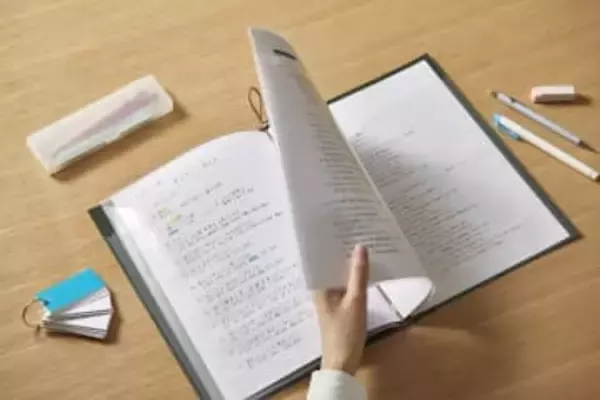 キングジム、コピー用紙をノート化・書類もまとまる「ファイリングノート」