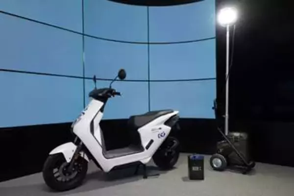 ホンダ、交換式バッテリーで建設現場を電動化　建設中の「Torch Tower」で実証