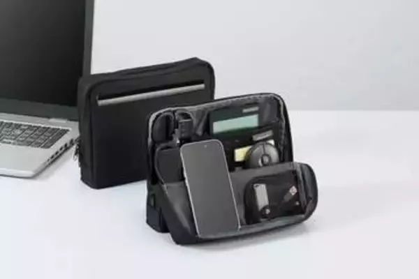 コクヨ、大容量で自立するツールポーチ「ハコビズ2」