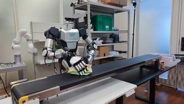 コンビニの品出しはロボットに? KDDI×韓国RLWRLDが挑む「フィジカルAI」